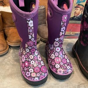 Bogs girls size 10 toddler , good condition! Warm!